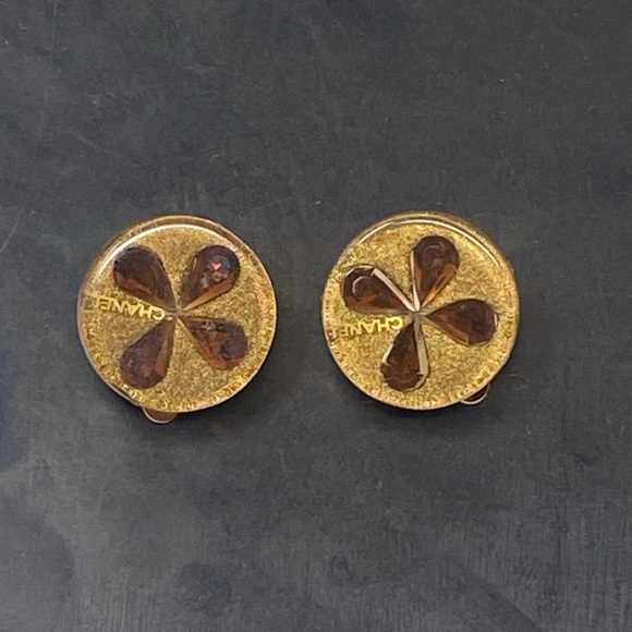 Chanel Vintage Lucite Amber Four Leaf Clip On Earrings - Picture 4 of 16